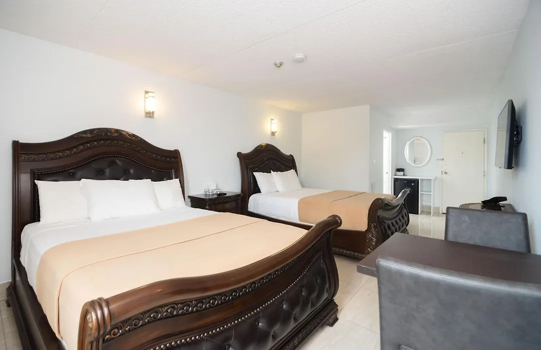 Diplomat Inn-1