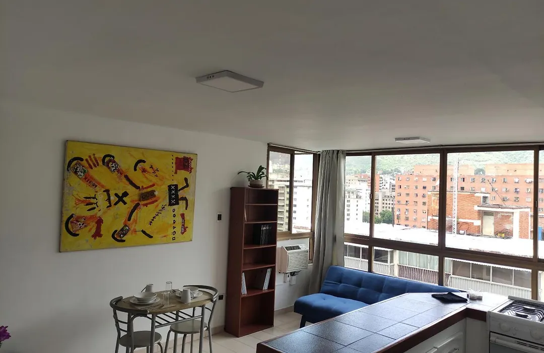 Apartamento Cerca Del Boulevard De Sabana Grande Y Zona Comercial-1
