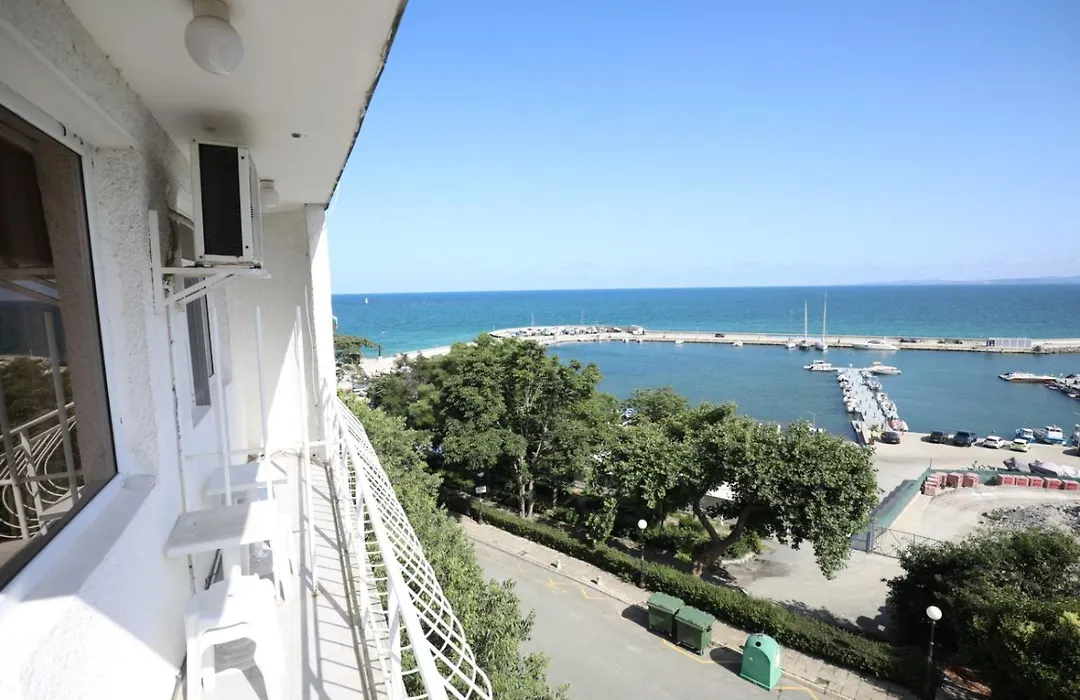 Family Hotel White House-1