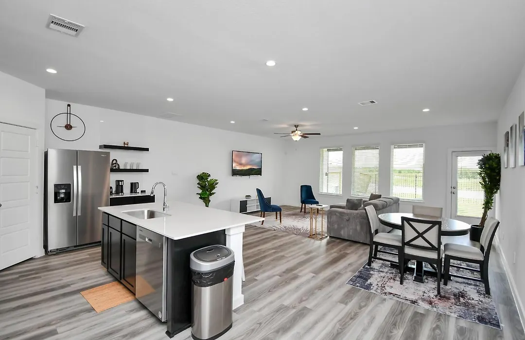 Lakeside 4 Bedroom With King Bed Near Downtown-1