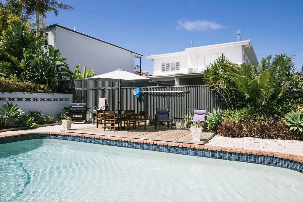 Miami'S Family Getaway Sleeps 10, Pool, Patio, Walk To North Burleigh Beach & Shops-1