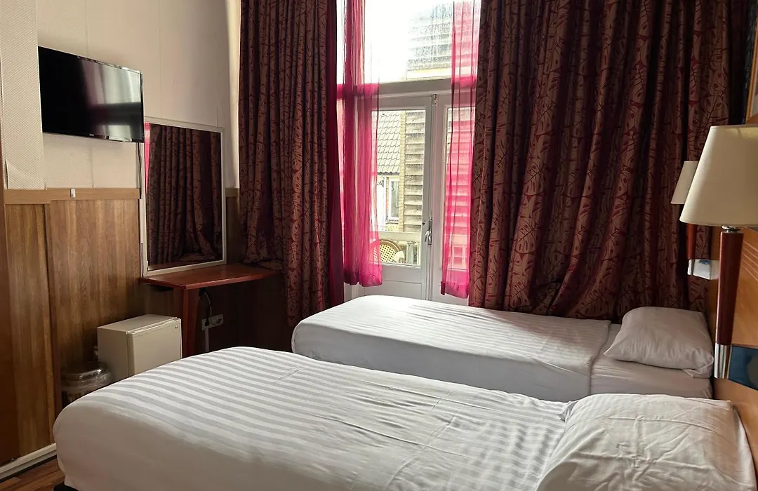 Hotel Isis-1
