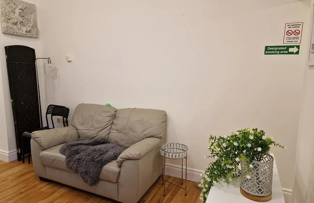 Aunty Katie'S House, Ni Tourist Board Certified & Located On The Main Oldpark Road To Belfast, With Free Continental Breakfast & Free Ultra Fast Sky Internet, Free Sky Sports & Free Sky Cinema, Self-Check In After 10Pm Gmt-1