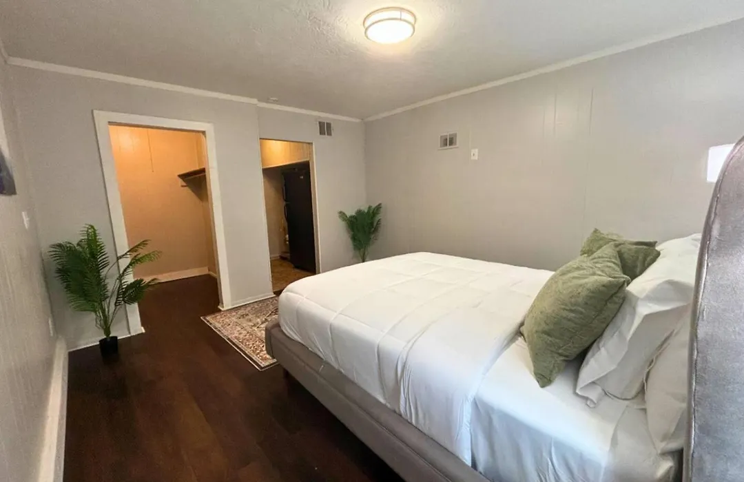 Cozy 1X1 Retro Escape - East Htx-1