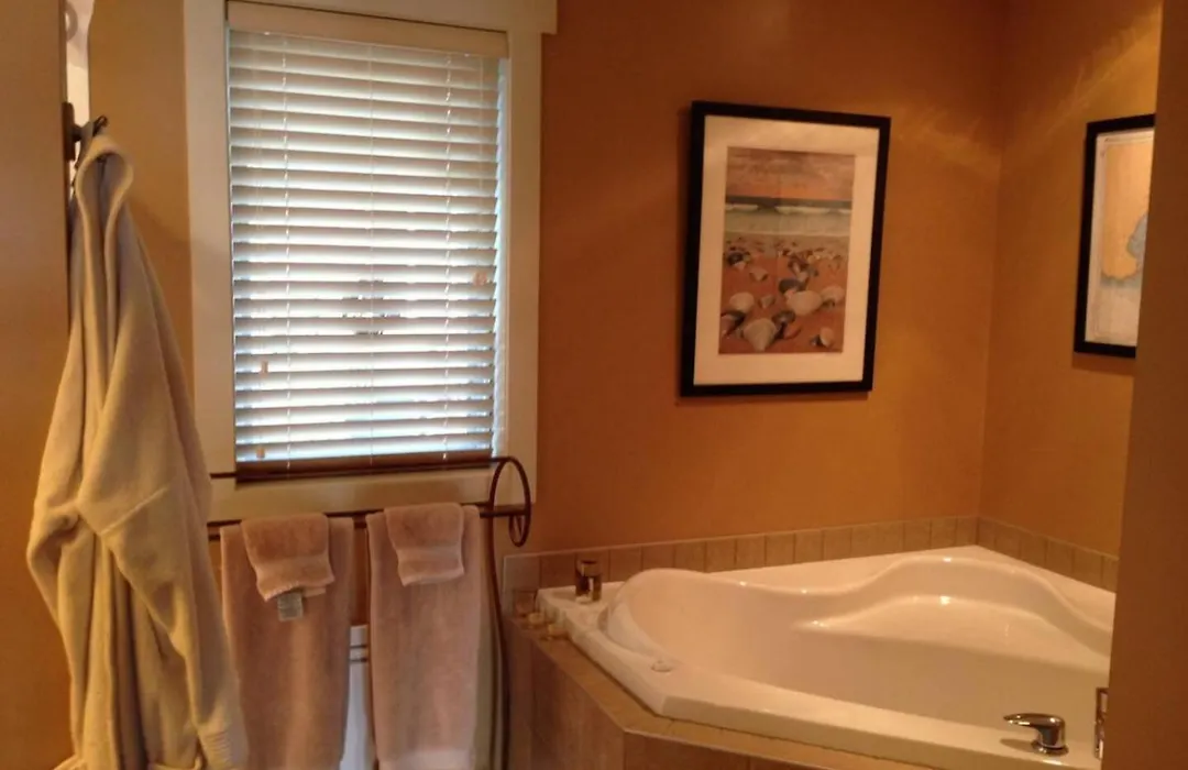 Upscale Sooke Vacation Rental-1