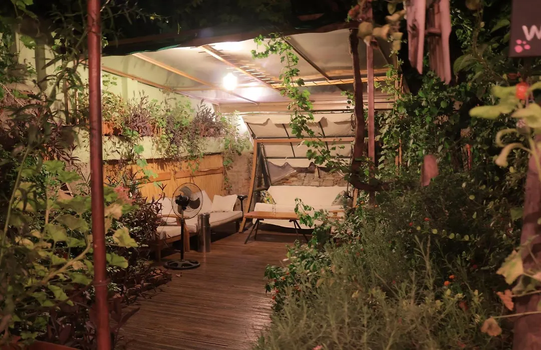Lotus Garden Hostel Izmir-1