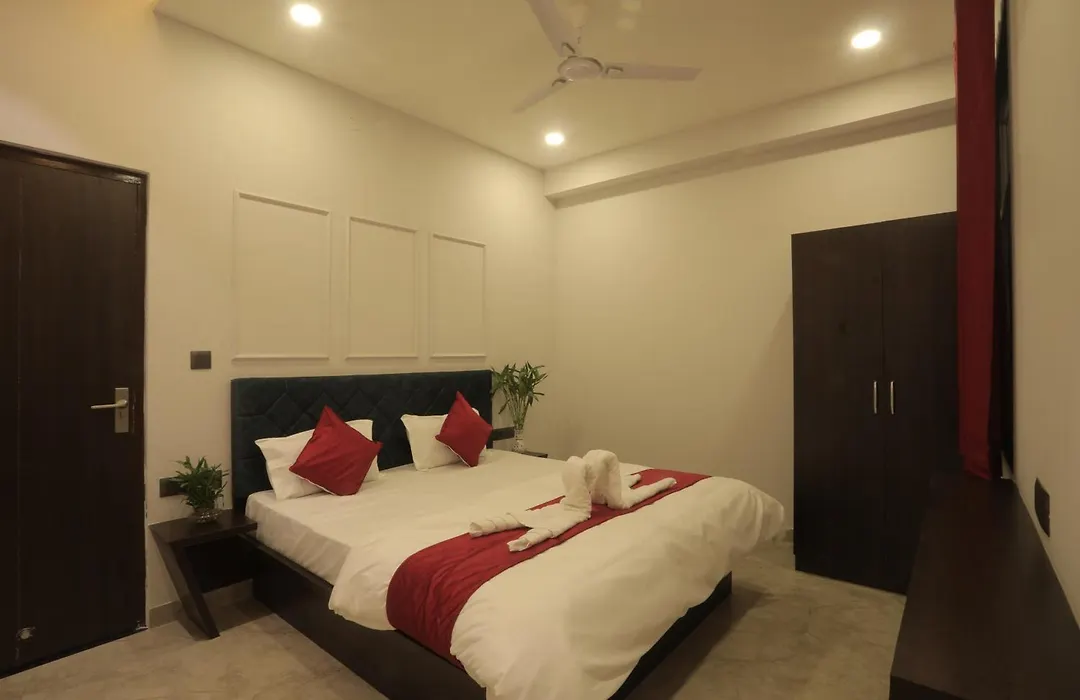 Earthen Bliss Luxury 2Bhk Apt With Balcony-1