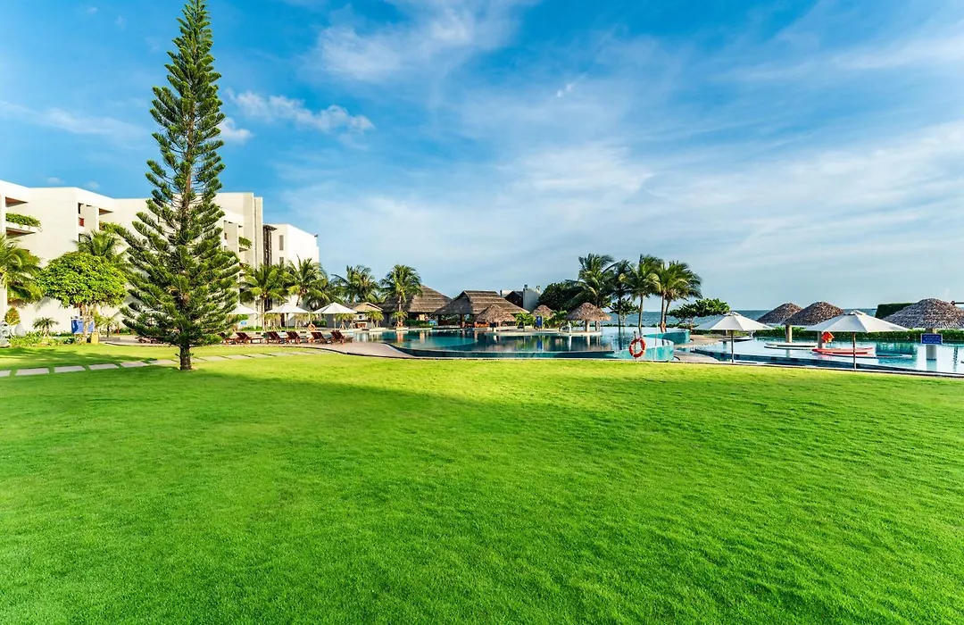 Vietsovpetro Ho Tram Beach Resort & Spa-1