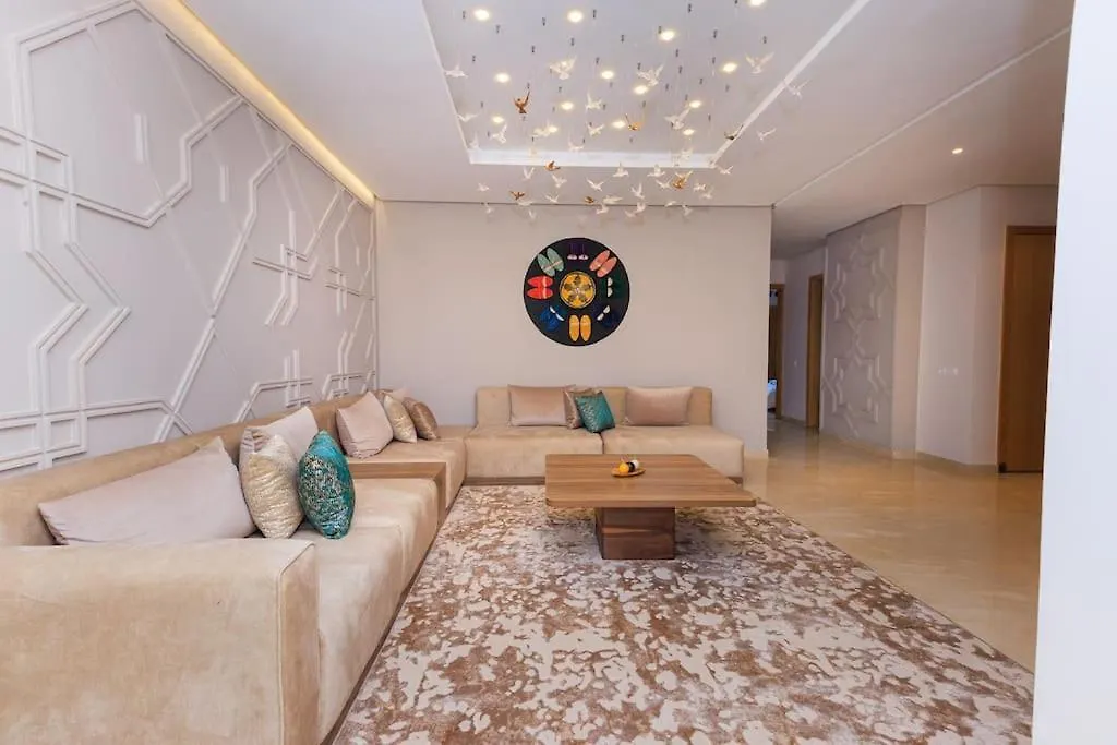 Spacious Waterfront 3Br Flat In Marina Sale-1