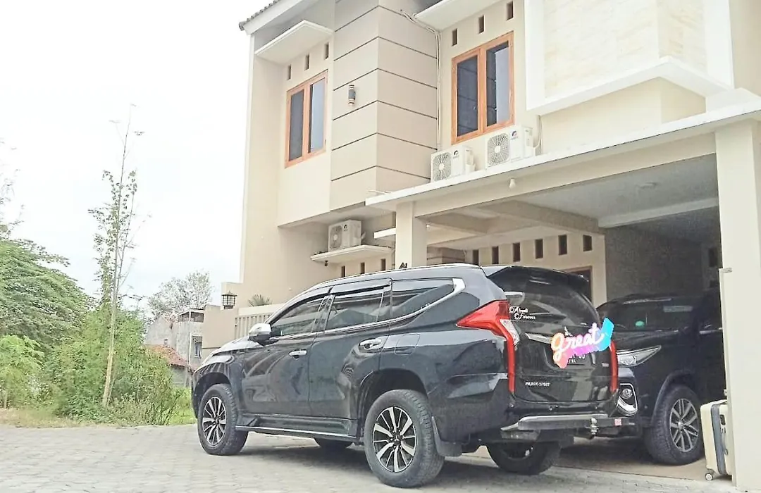 Haneefa Homestay Syariah Jogja, Penginapan Keluarga Dengan 4 Kamar-1