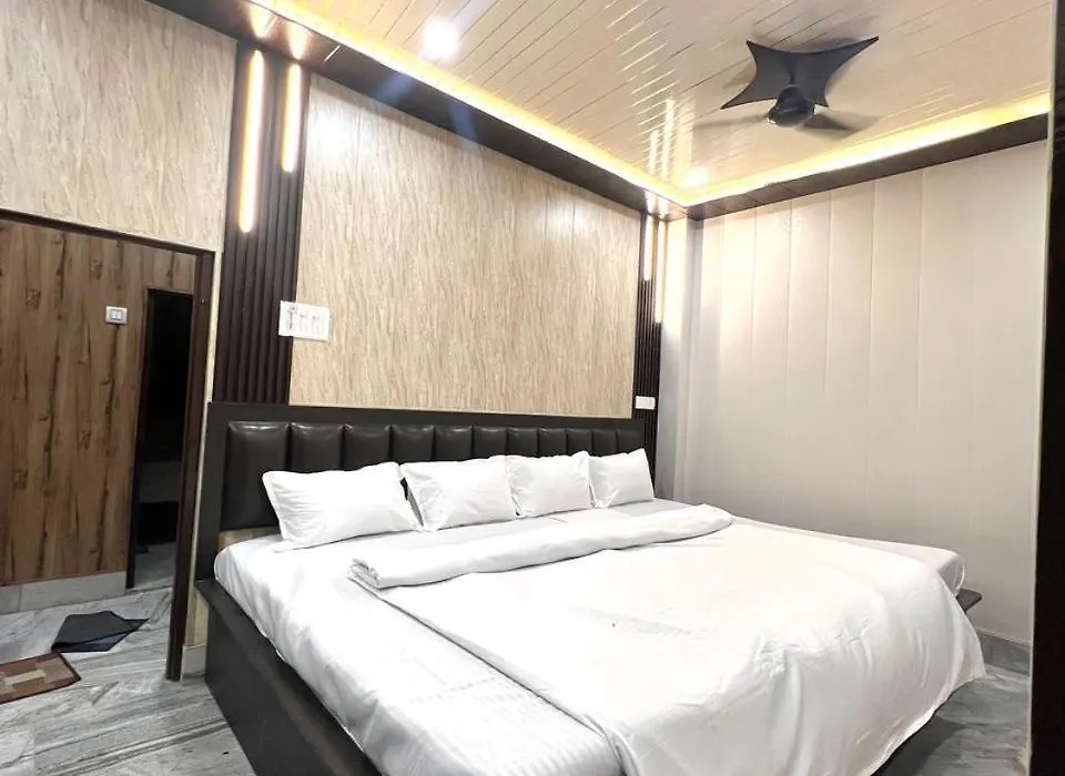 Durga P Guest House Near Harishchandra Ghat-1