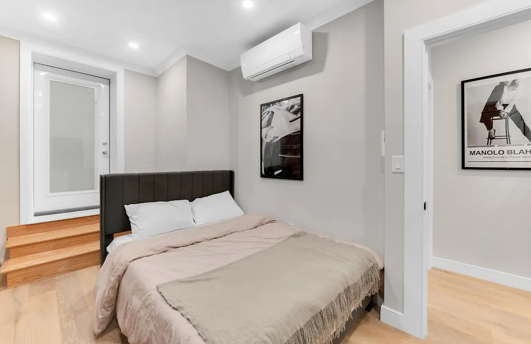 Modern 3Bd Rose Hills Manhattan Terrace Space-1