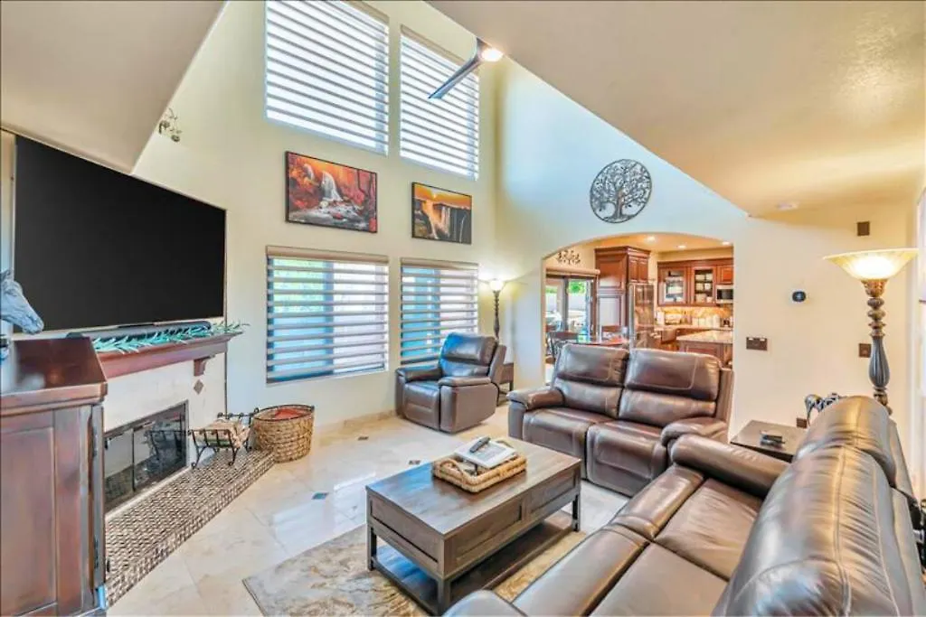 Family Home Vacation Retreat Glendale Az-1