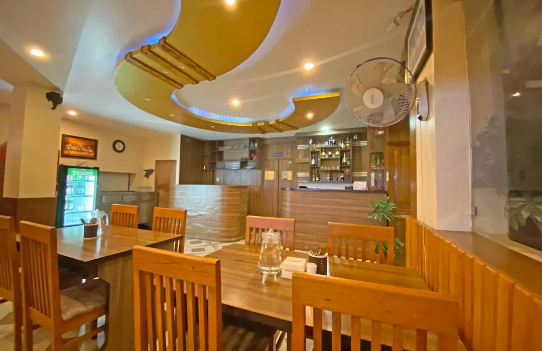 Hotel Airport Holiday-1