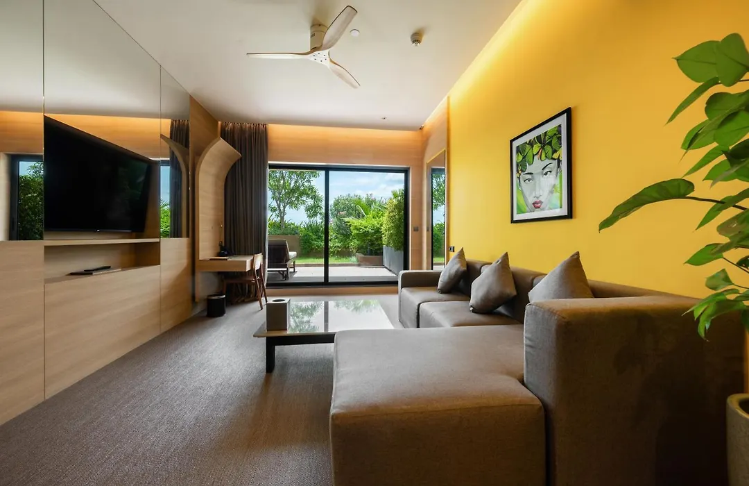 Sun & Moon, Riverside Hotel-1