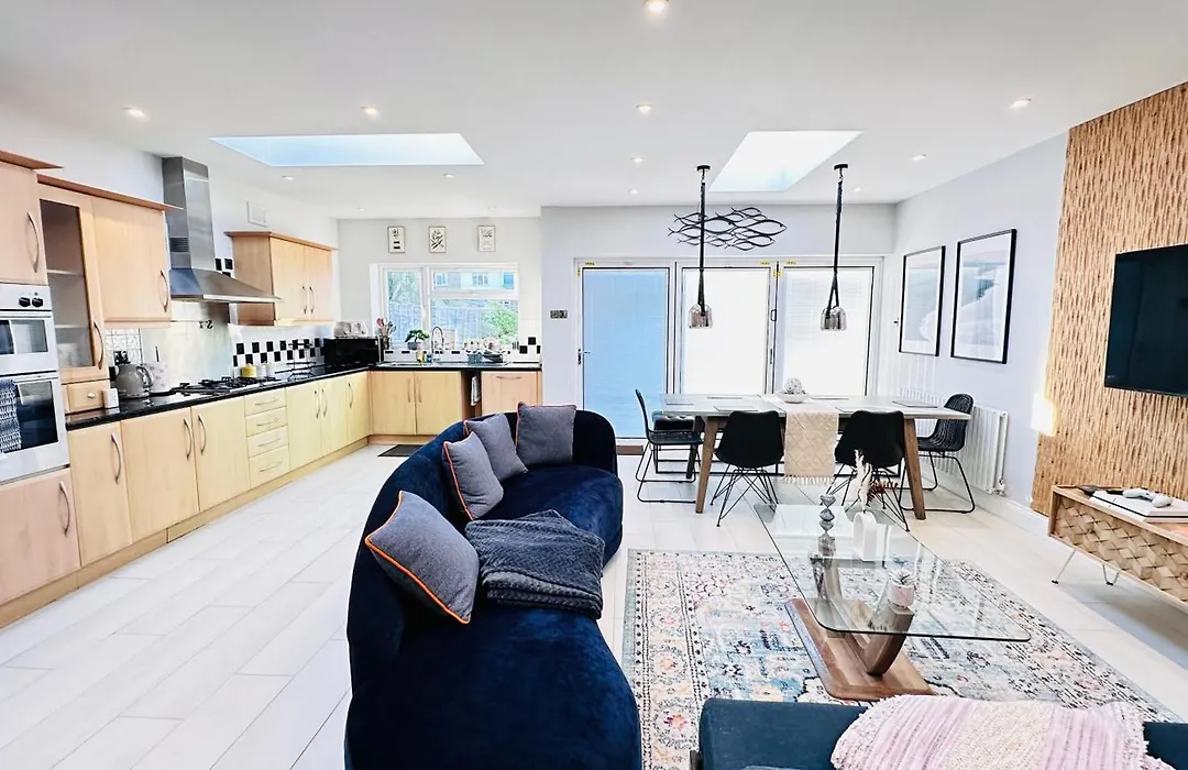 Isleworth House London By Smart Corporate Stays-1