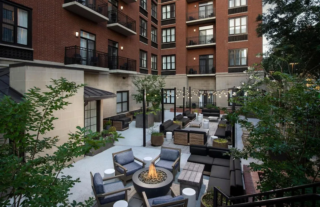 Courtyard By Marriott Savannah Downtown - Historic District-1