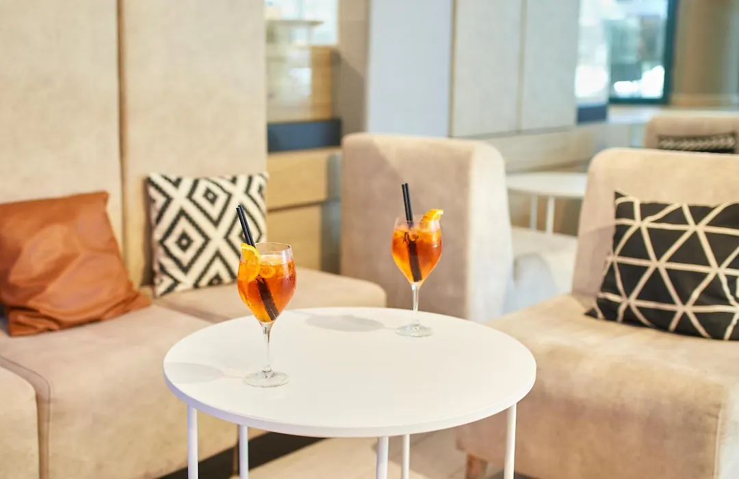 Hotel Marvel - Fully Renovated Free Beach Access-1