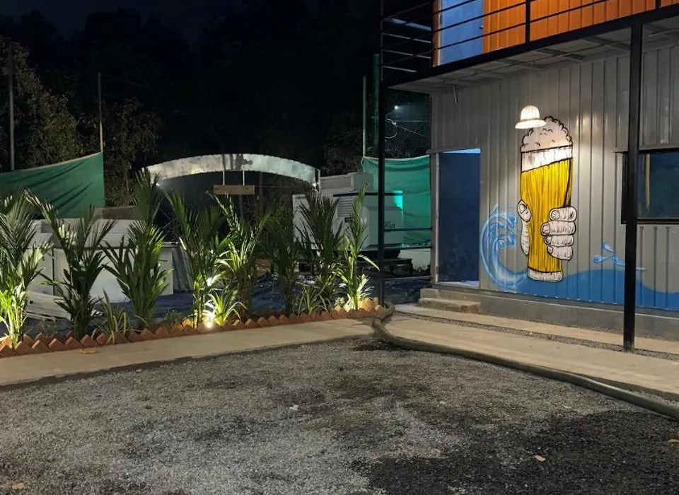 Half Orangee Party Stay With Free Swimming Pool, Free Game Room, Free Parking Next To Vagator Beach-Near To Chapora Fort-Near To Hill Top-1