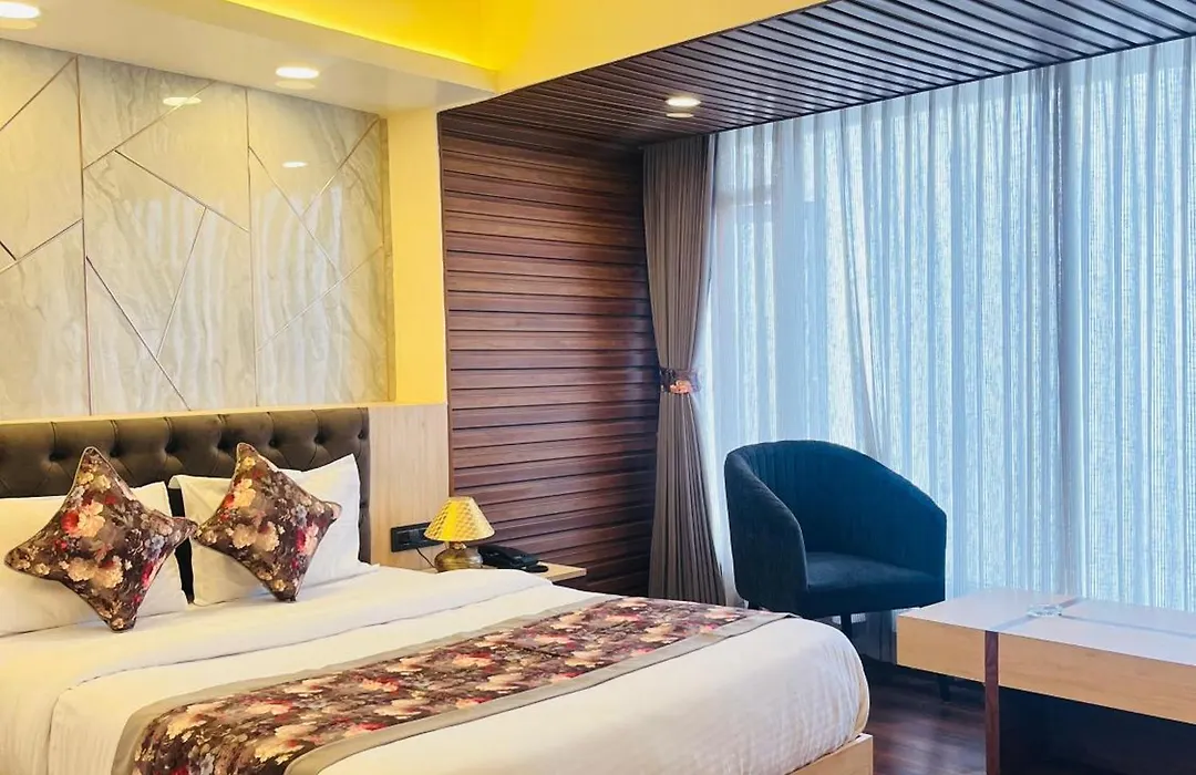 Luxury Stay At Hotel Broadway Boutique Mall Road Chowrasta Near Mahakal Temple-1