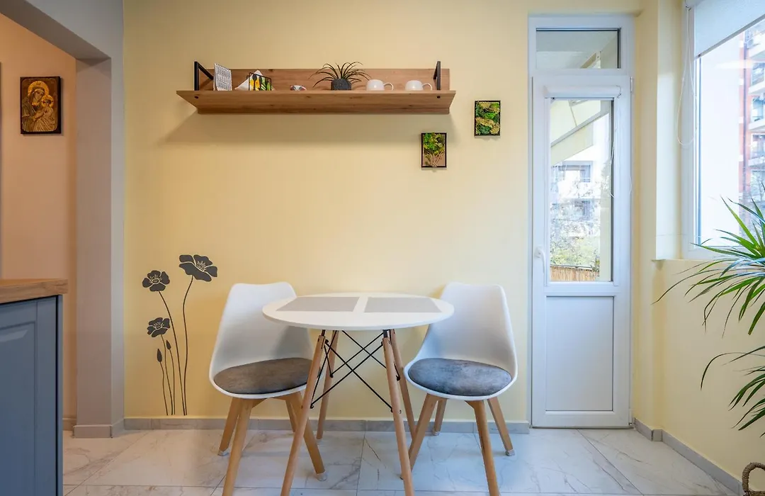 Lotus Apartments With Free Parking-1