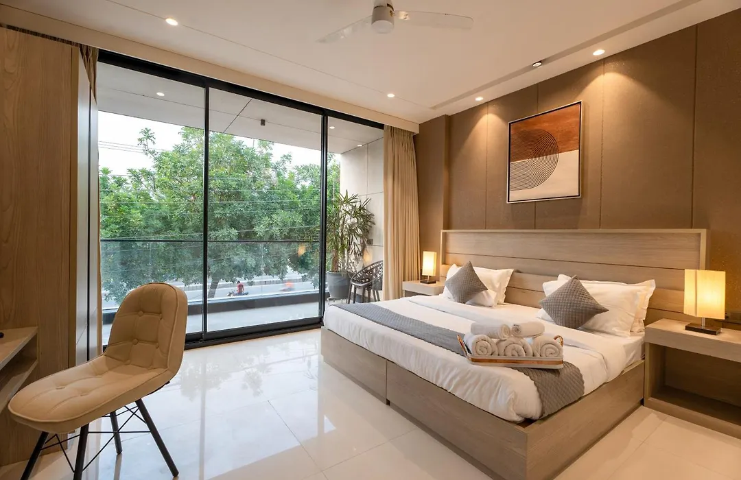 The Lodgers Luxury Hotel Near Golf Course Road Gurgaon-1