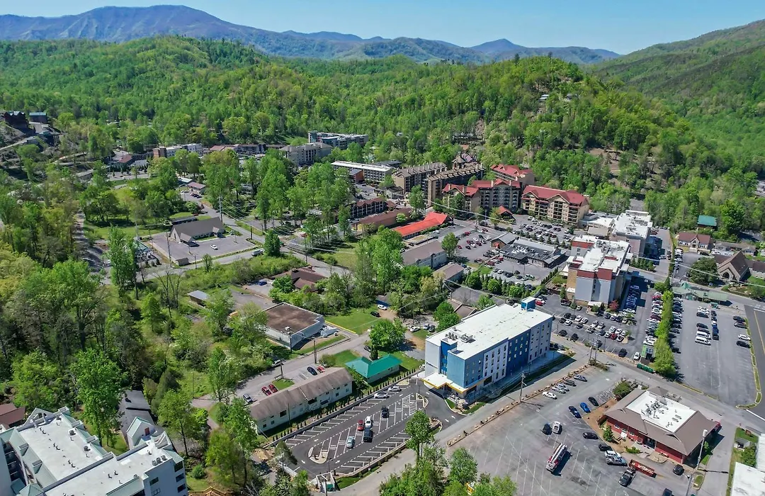 Comfort Suites Gatlinburg Downtown-Convention Center-1