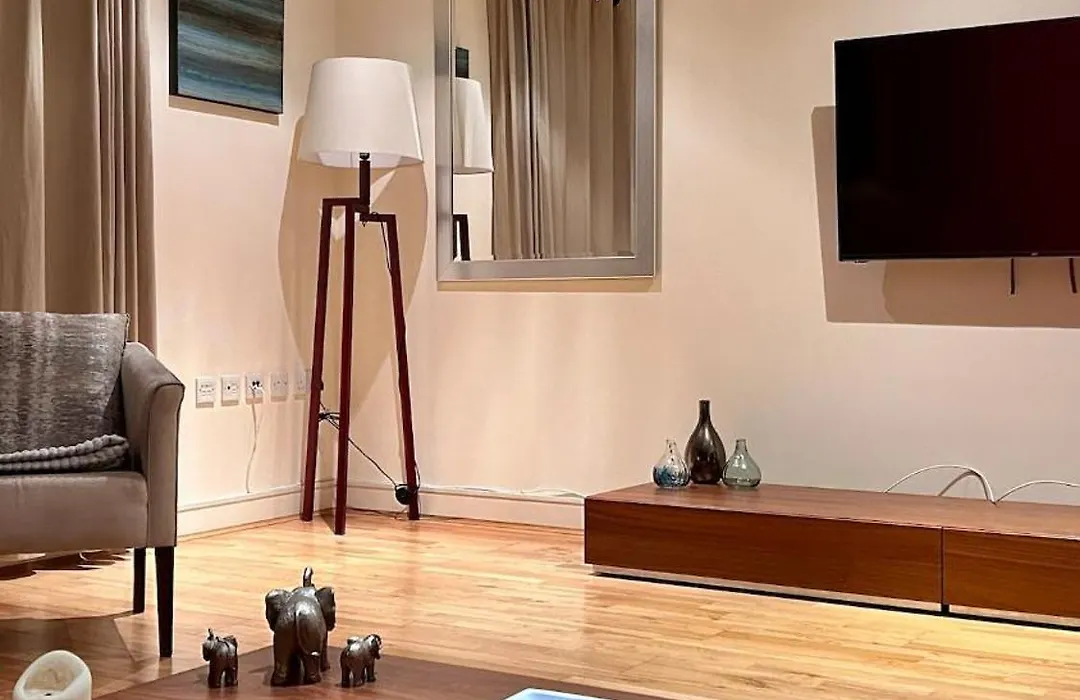Comfortable & Well-Located 2 Bed Apartment In Chelsea-1