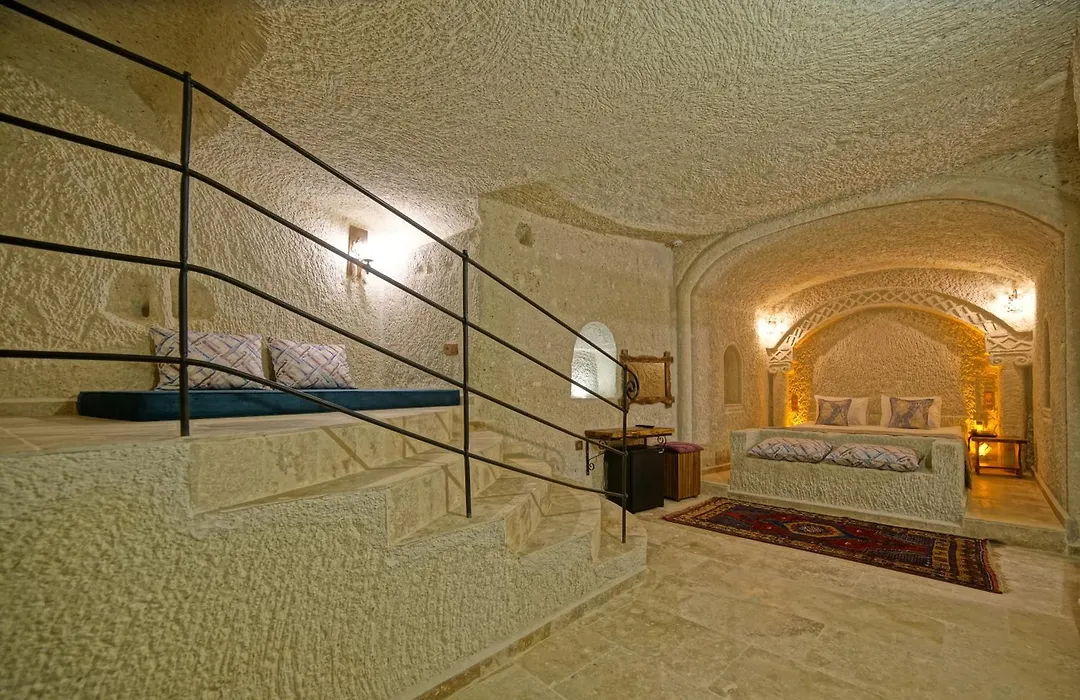 Risus Cave Suites-1