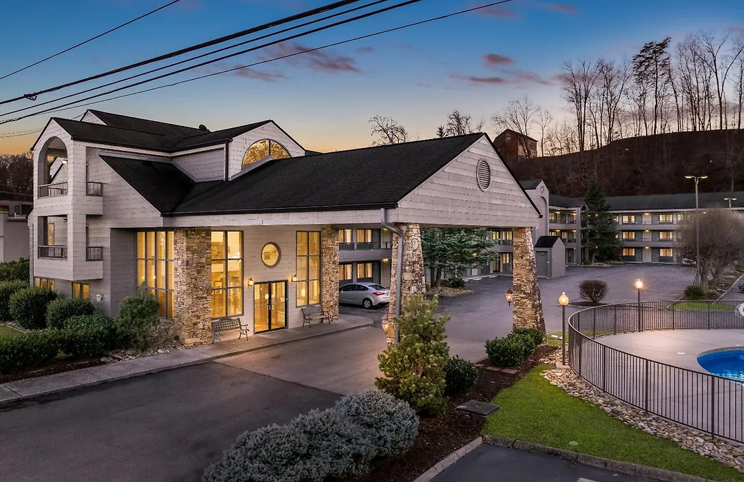 Quality Inn & Suites At Dollywood Lane-1