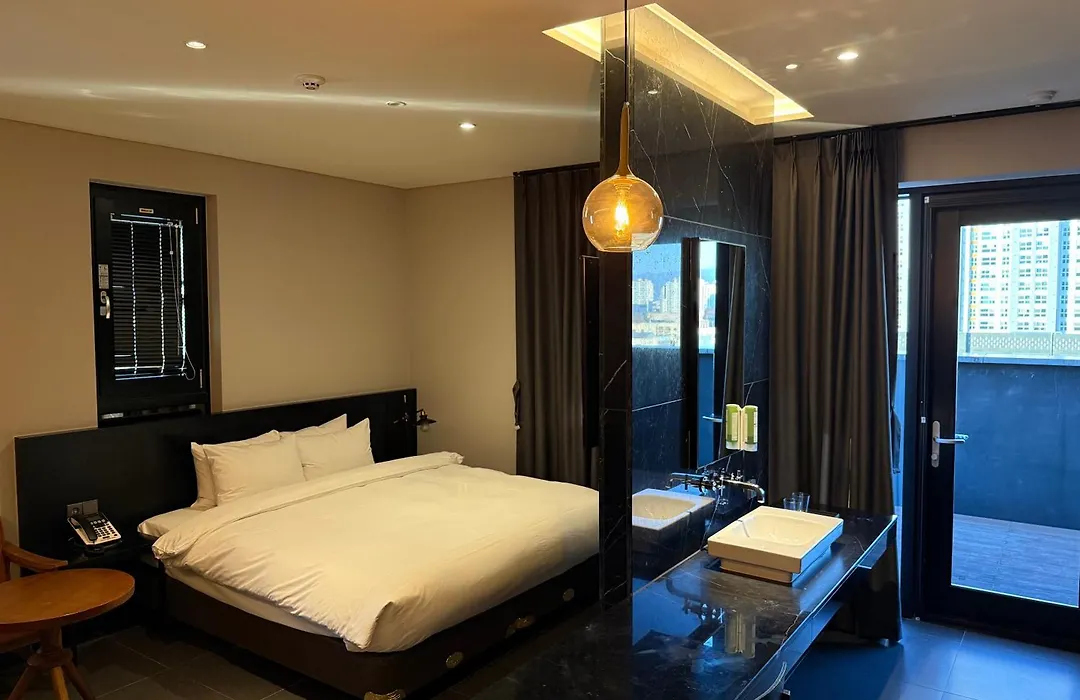 Rivertain Hotel-1
