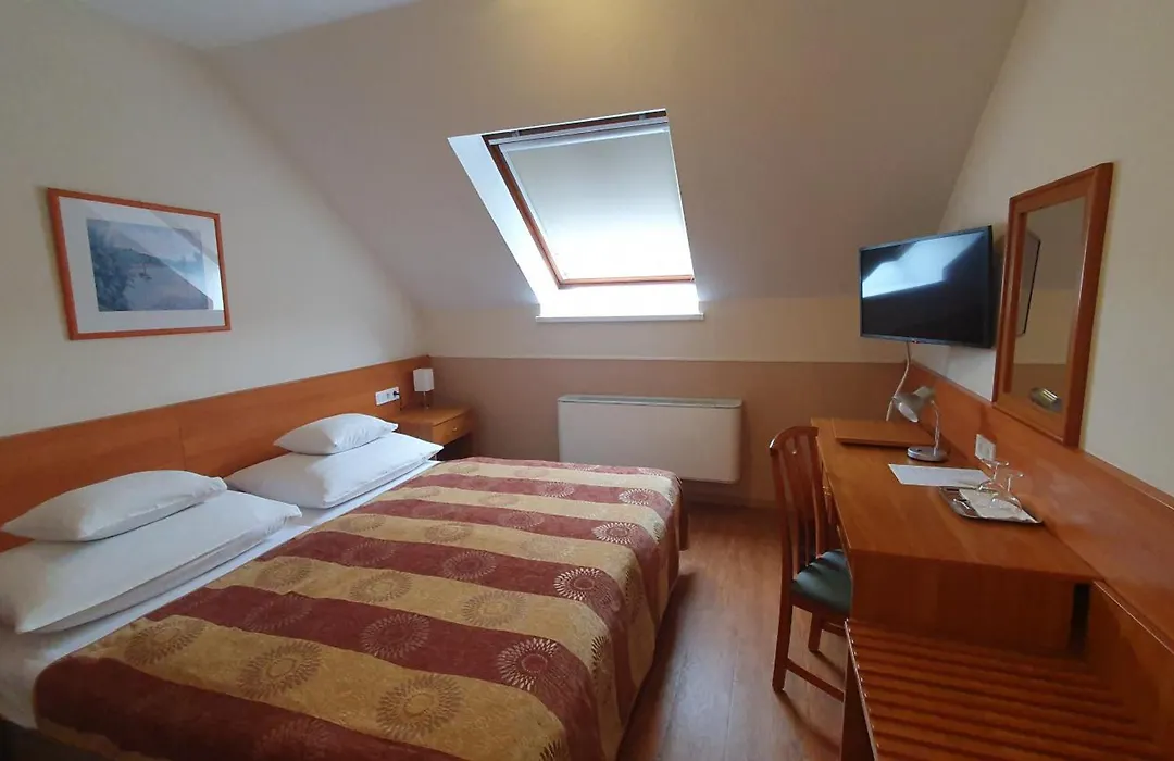 Hotel Baross-1