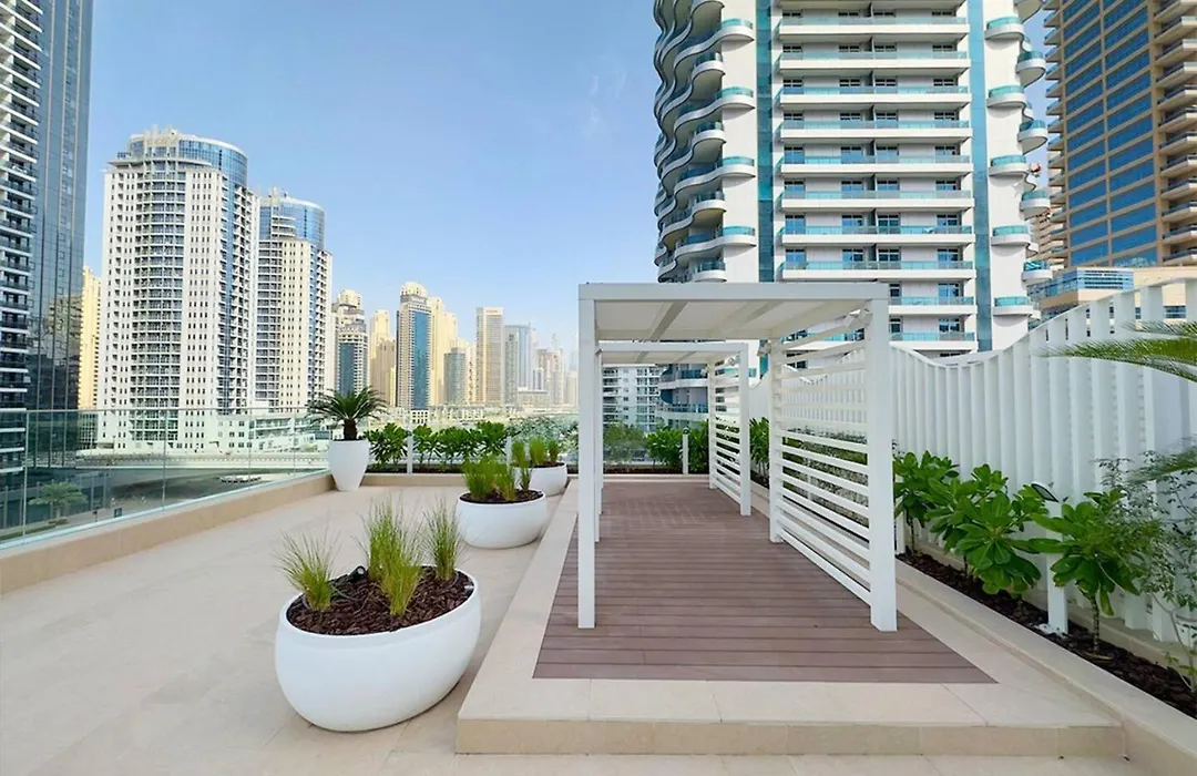 Deluxe 1Br Corner Suite With Marina Views-1