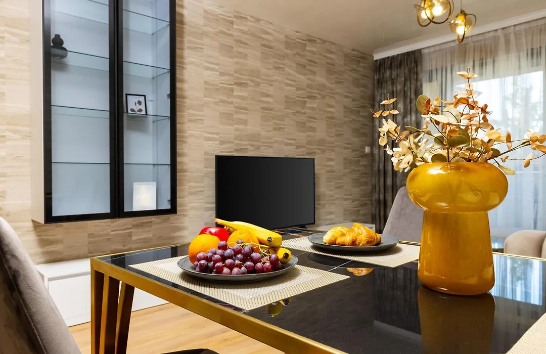 Designer 2Br Apartments With Private Parking By Flat Manаger-1