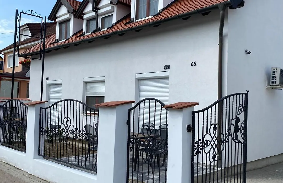 Familia Apartmanhaz-1