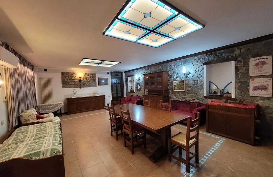 Madama Dore, Casa Indipendente Con Grande Giardino E Parcheggio Privato-1