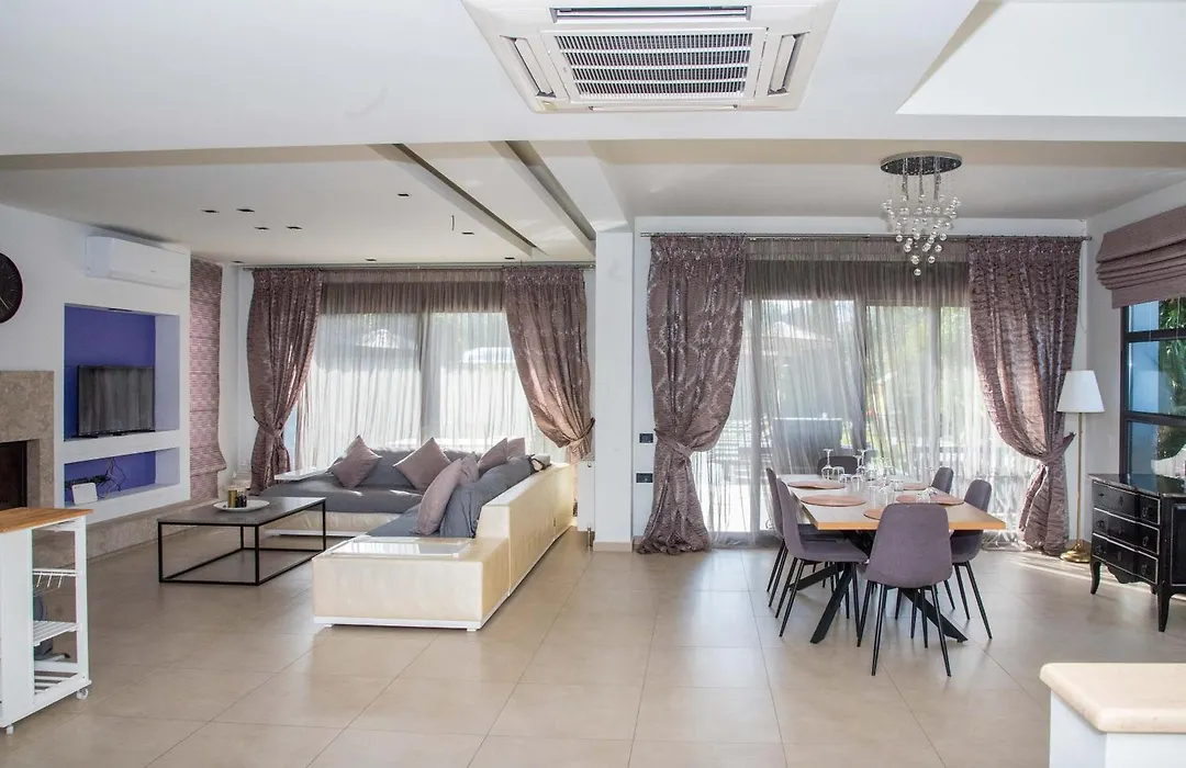 Villa Elena-1