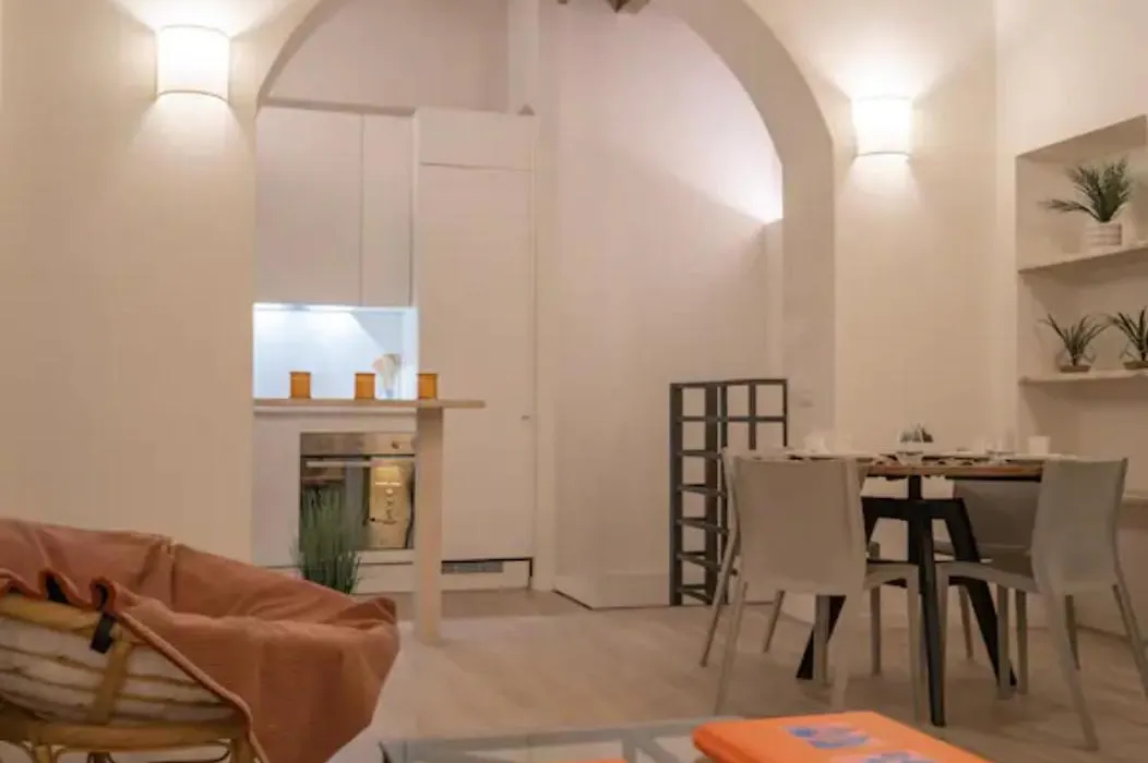 Central Garibaldi Apartment , Intrho-1