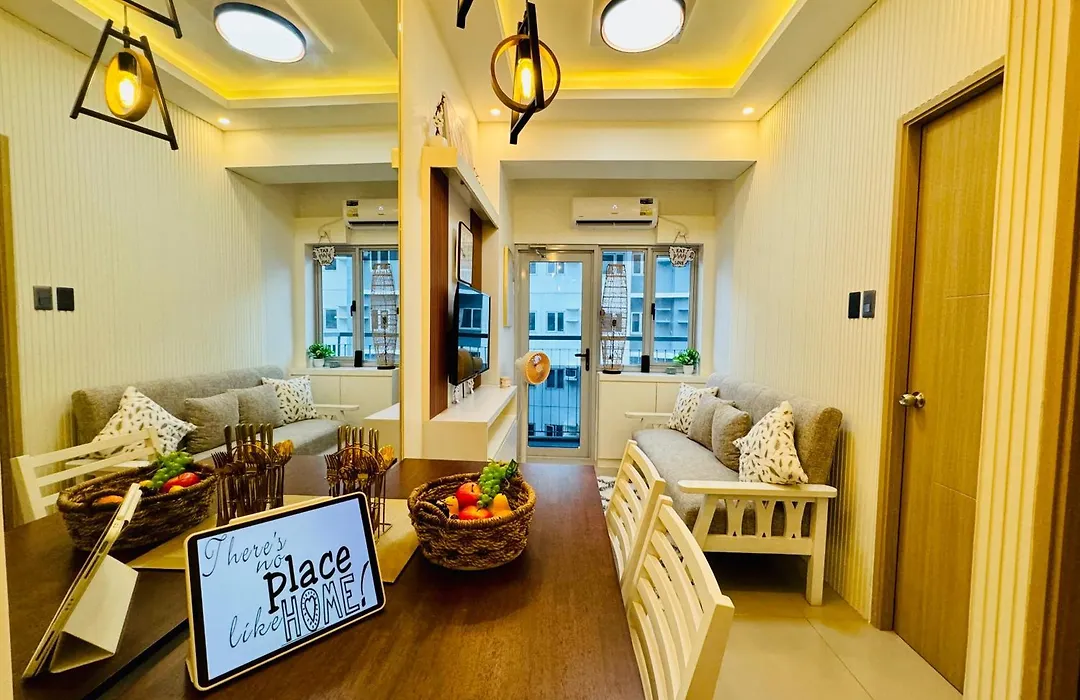 Charming 2 Bedroom With Amenity Views And Free Parking-1
