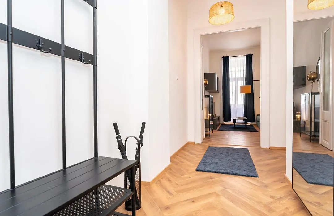La Fontaine Studio-1