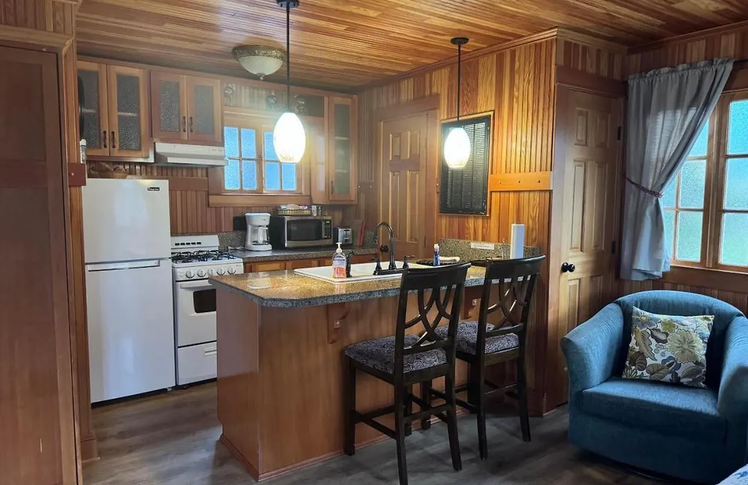 Whistling Winds Motel-1