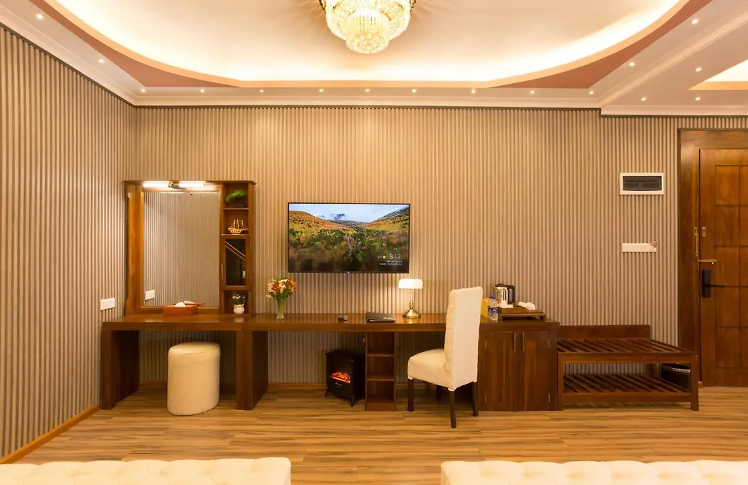 Hotel Grand Turf-1