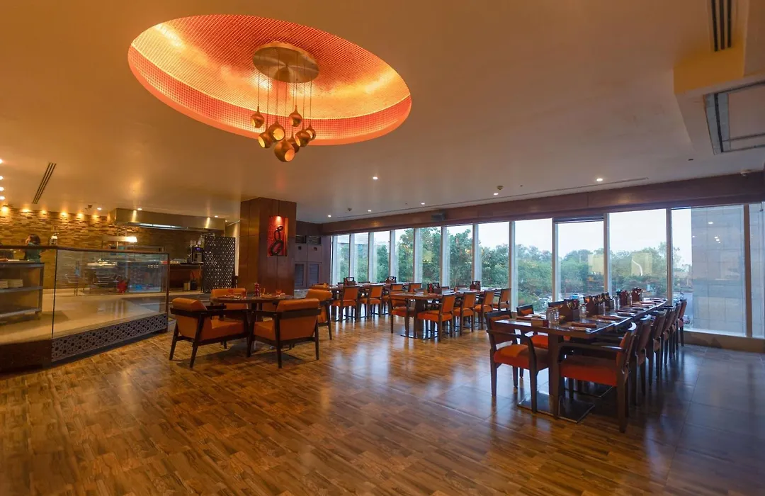 Hilton Garden Inn New Delhi/Saket-1