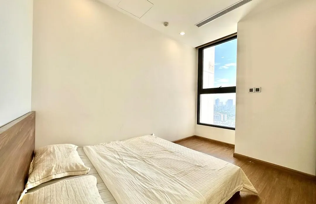 Deluxe Two Spacious Bedroom Apt, Nice View With Big Window In Vinhomes Green Bay-1
