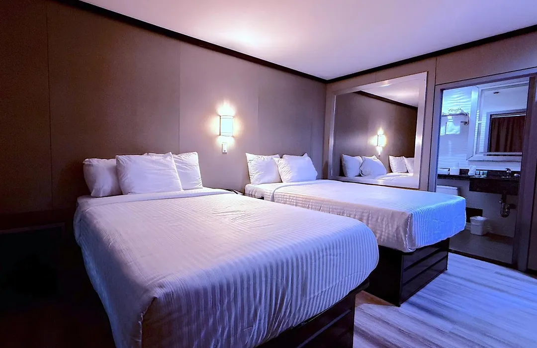 Umbrella Hotel Bronx-1