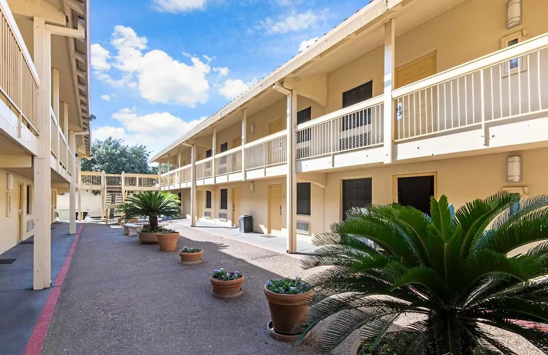 Coratel Inn & Suites By Jasper Wonderland-1