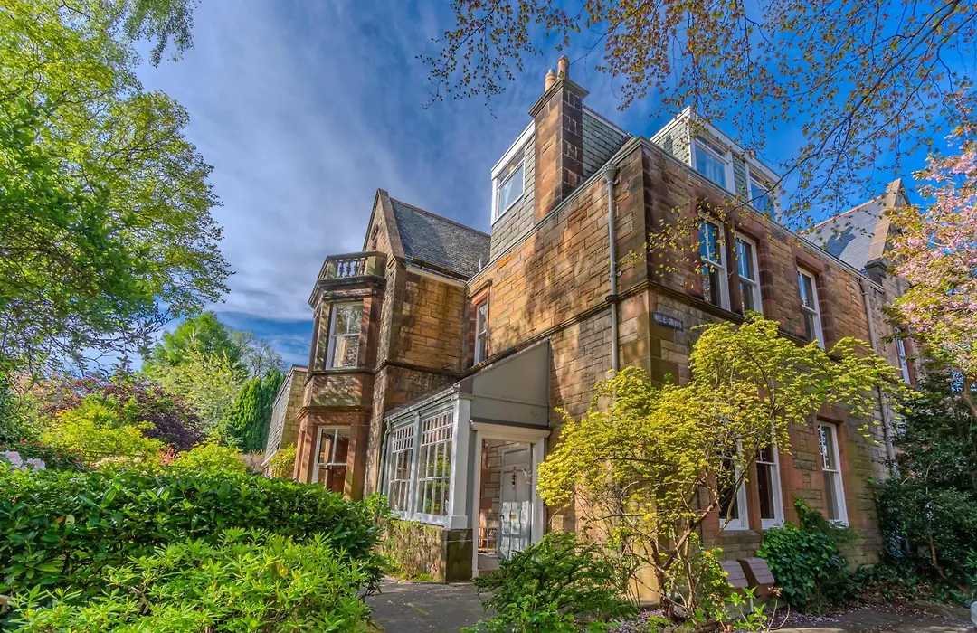 Victorian Charm - Lush Garden, Shops And Parking-1