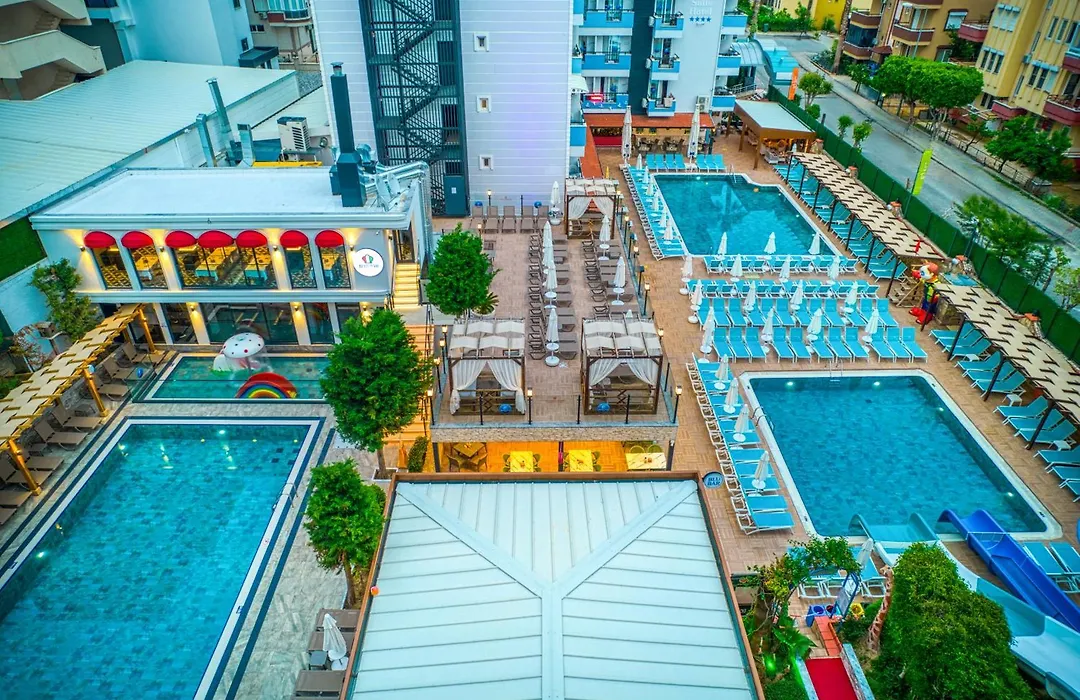 Club Big Blue Suit Hotel-1