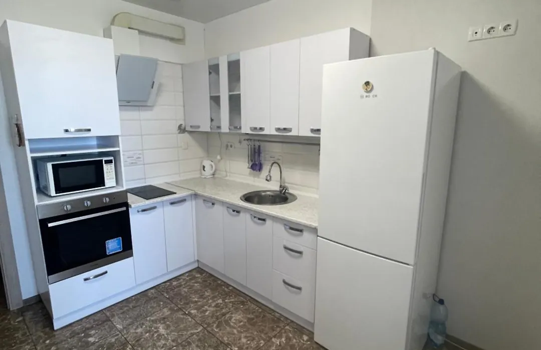 Comfort Apartment Tairova Radugniu-1