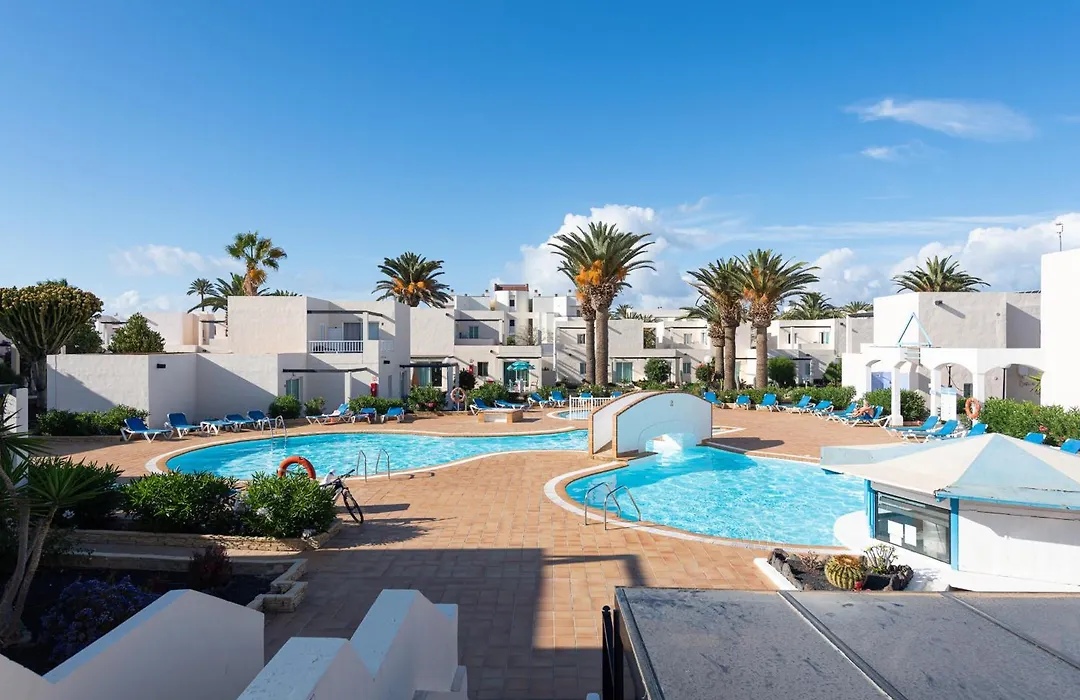Apartamentos Alisios Con Terraza Y Piscina-1